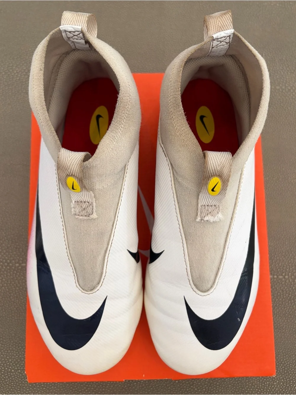 Nike Jr. Zoom Superfly 10 Academy LV8 FG/MG in University Red / Dark Obsidian 6Y